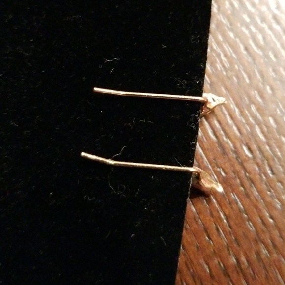 1 LEFT...Gold leaf cuff earrings - Picture 3 of 3